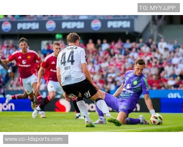 曼联计划召回22岁外租门将维特克与拉门斯争夺首发位置